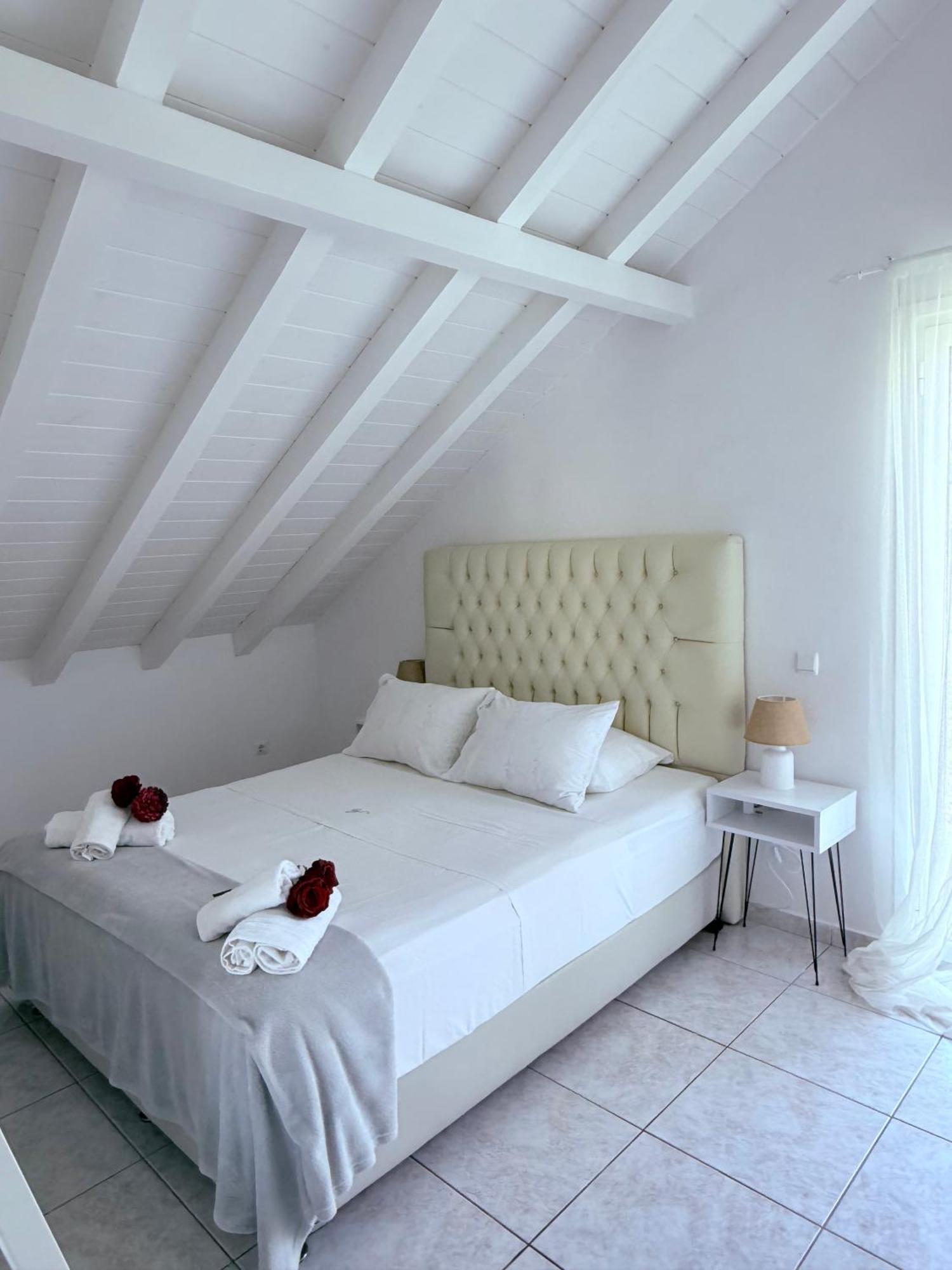 Angel Apartment Fiskardo Bagian luar foto